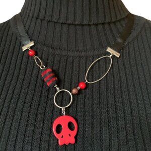 3x35$ 💀  Handmade - Skull short necklace - ruban bead fabric - Red black